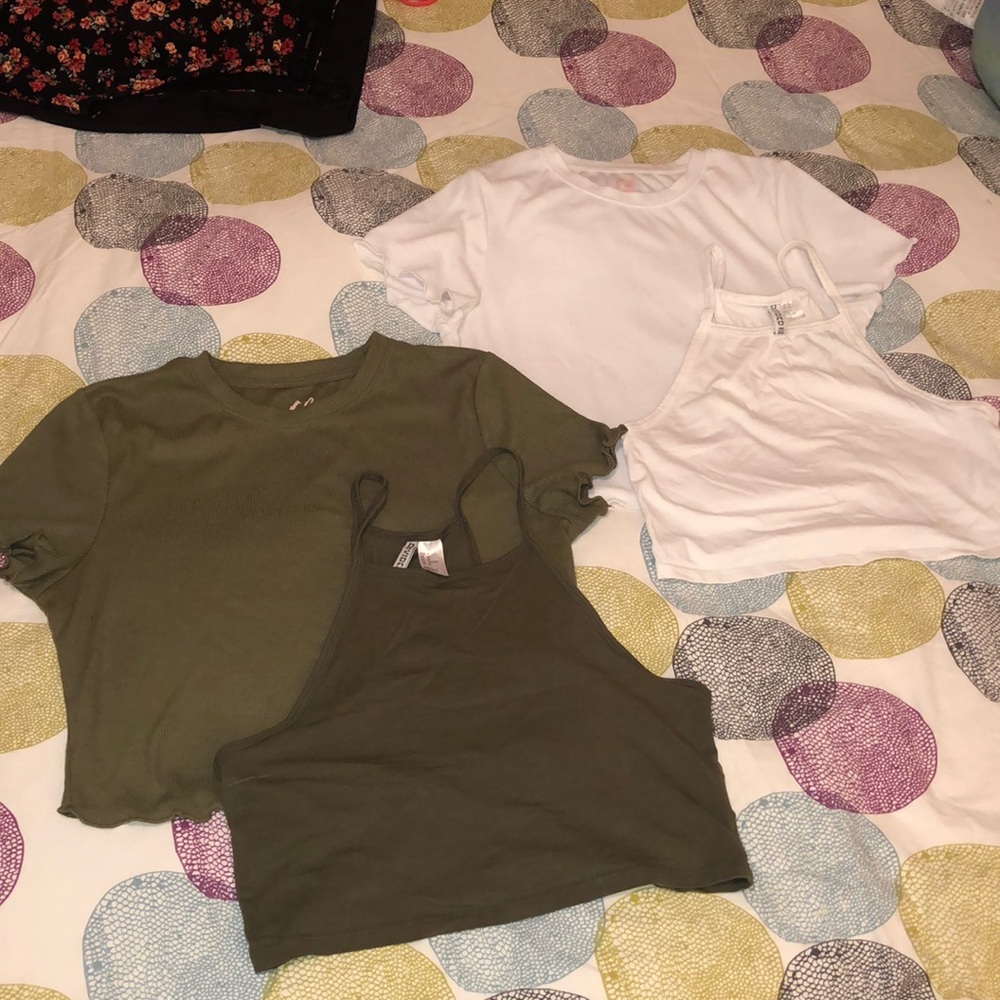 Bundle of 4 cute crops